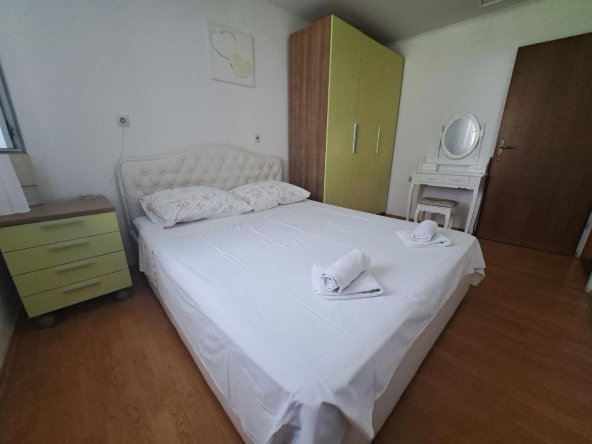 Apartmani Dijana Palit Zewnętrze zdjęcie